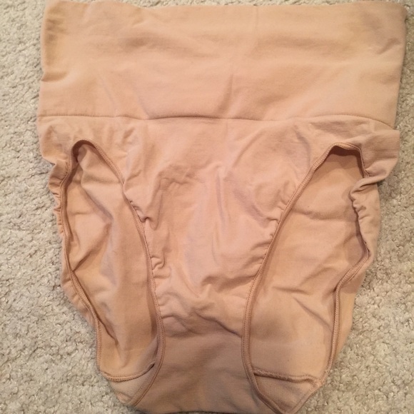 NWOT Spanx Undie-Tectable size Medium
