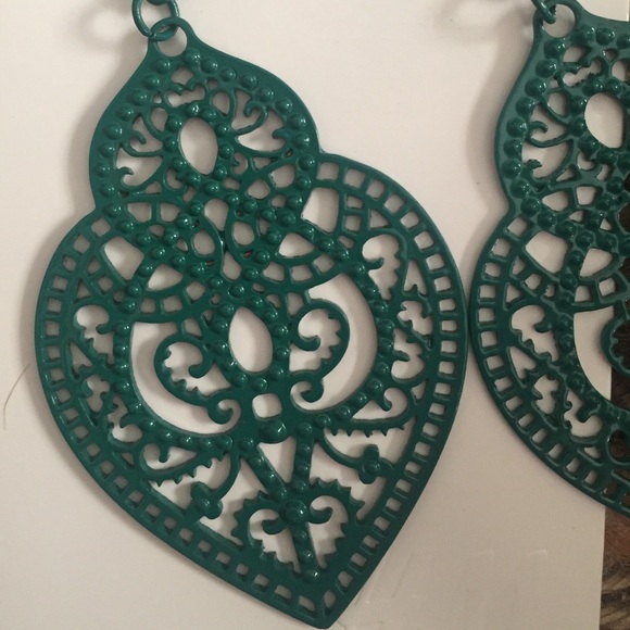 NWT H&M Turquoise Chandelier Earrings - Picture 2 of 2