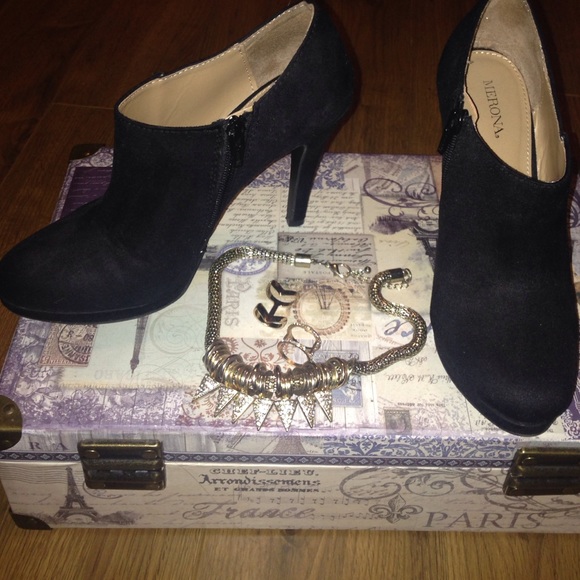 Suede  like material black booties