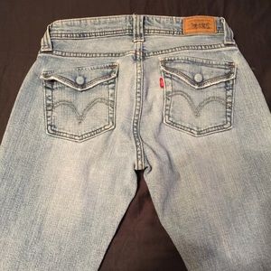 Like New 4M Levi 542 low flare