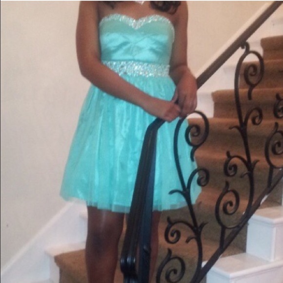 Formal Dress - Picture 1 of 1