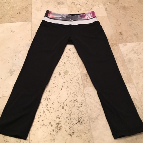 Lululemon wunder unders cropped