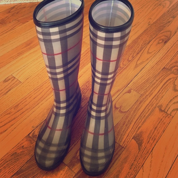 Burberry Shoes - Authentic Burberry rain Wellies!