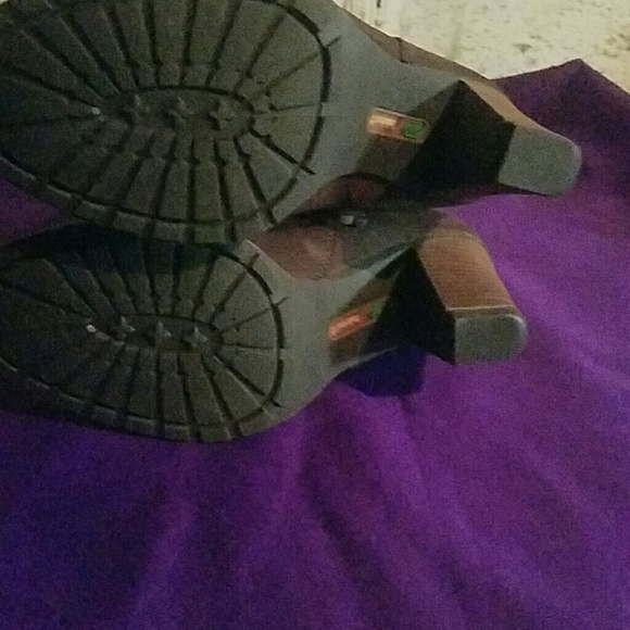 Boots - Picture 4 of 4