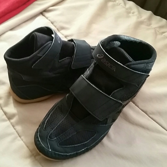 Boys Asics wrestling shoes