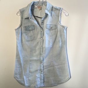 Sleeveless Buttondown Shirt