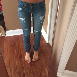 Distressed stretch jeans
