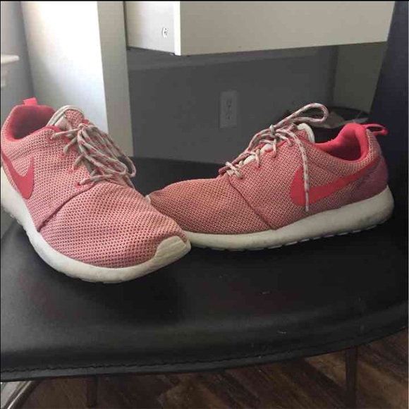 Pinkish red (almost salmon) color roshes