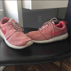 Pinkish red (almost salmon) color roshes