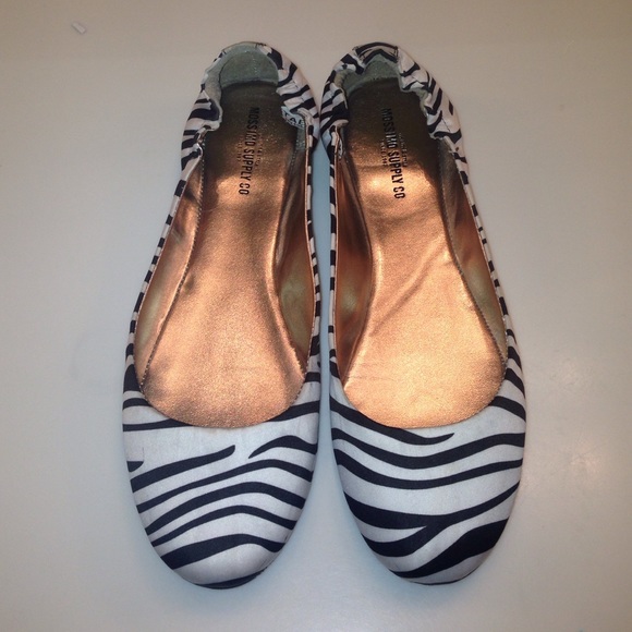 Mossimo zebra flats