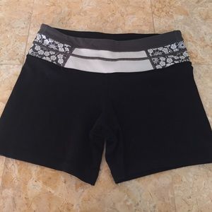 Lululemon REVERSIBLE Groove Short