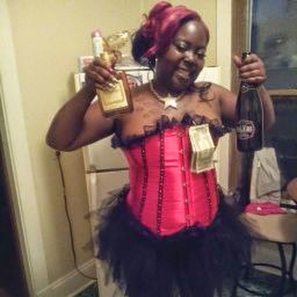 Meet your Posher, Danielle - Picture 1 of 1