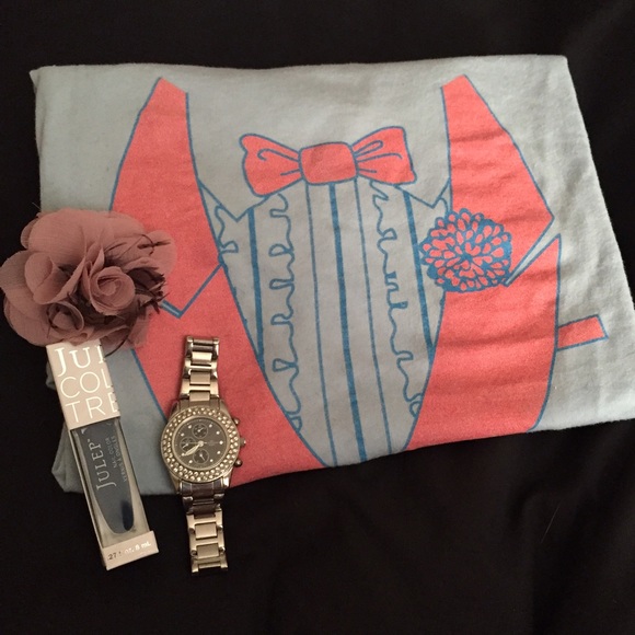 Light Blue & Red Coral Tuxedo Printed Graphic Tee