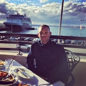 Meet your Posher, Max