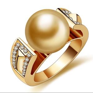 Gorgeous 18 K Gold Plated Ring New !!!
