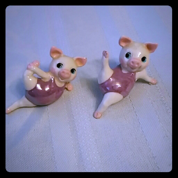 2 glass piece pig decor <3