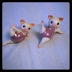 2 glass piece pig decor <3