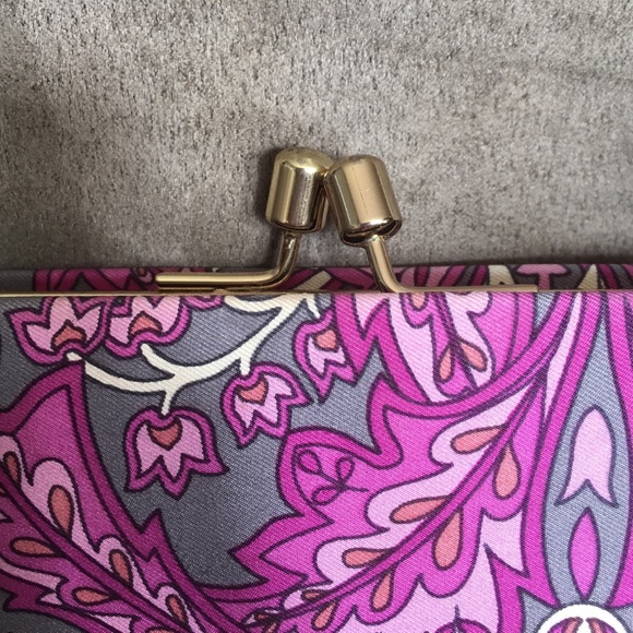 SALE! Banana Republic clutch - Picture 4 of 4