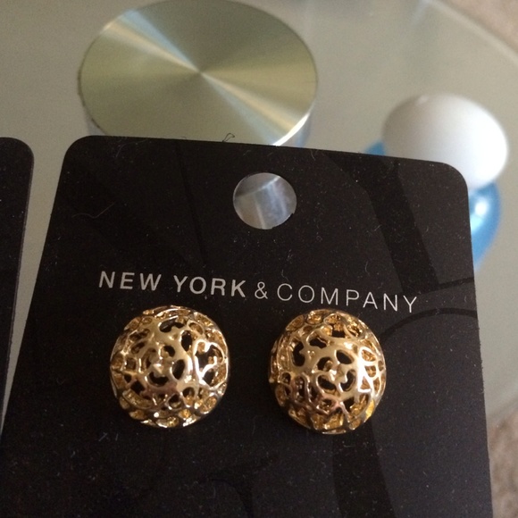 Gorgeous earing NWT 2 pairs