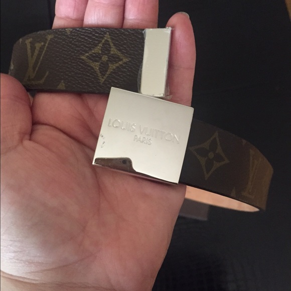 Louis Vuitton belt size 32.