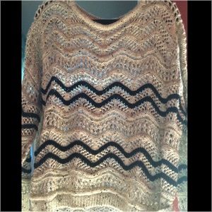 ✨ Forever 21 knit sweater. Cream, black and gold
