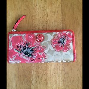 Coach Poppy signature zip wallet