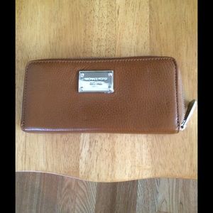 Michael Kors zip wallet
