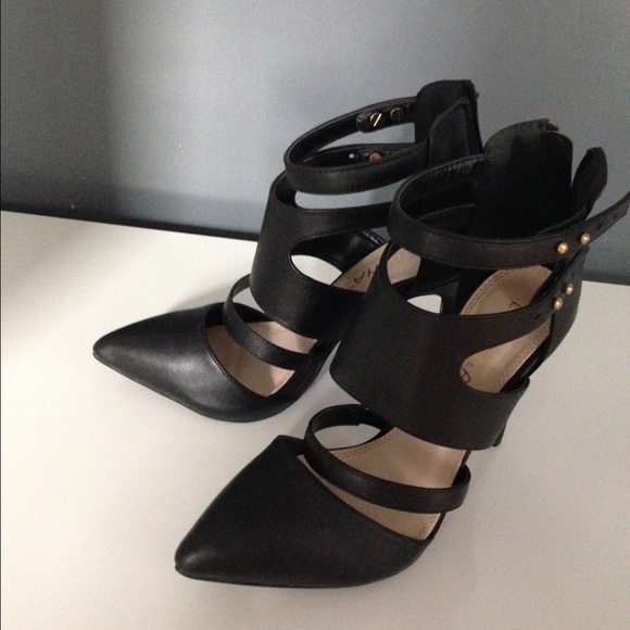 High heels shoes