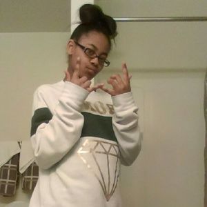 Meet your Posher, Kira