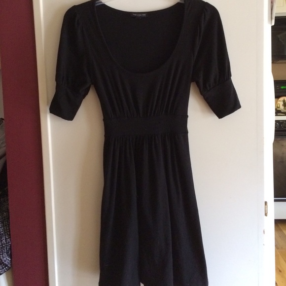 Short sleeve little black dress