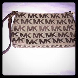 Michale Kors Wristlet