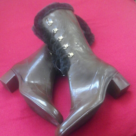 ***FLASH SALE $24.00  !!! FASHIONED BOOTS - Picture 2 of 4