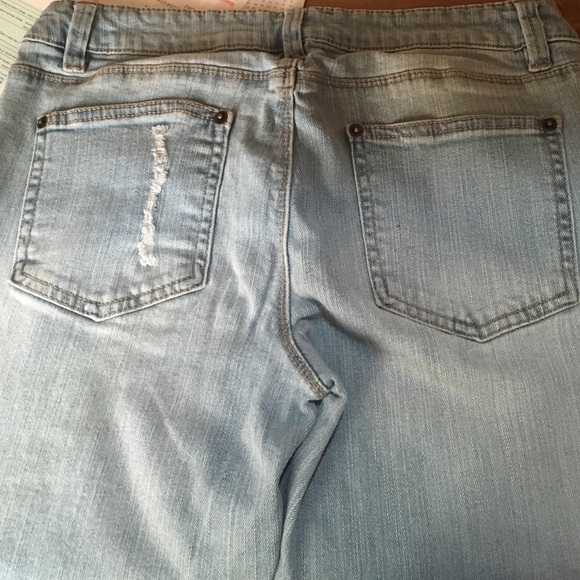 Blue jeans from Forever 21 size 29 on sale. - Picture 4 of 4