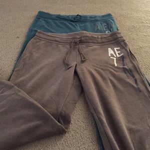 Bundle 4 pairs AE sweats
