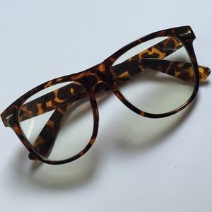 Tortoise Print Glasses - Non prescription