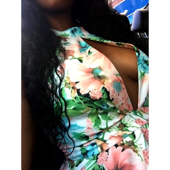Fabulous Floral Keyhole Party Dress. 🌺✨
