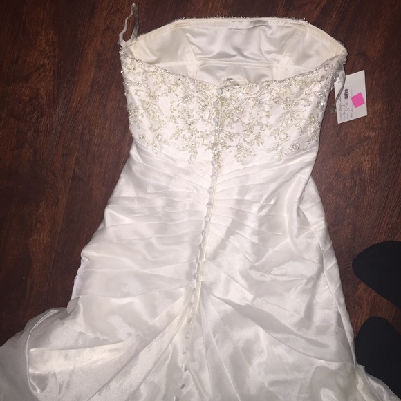 Wedding Dress - Picture 2 of 4