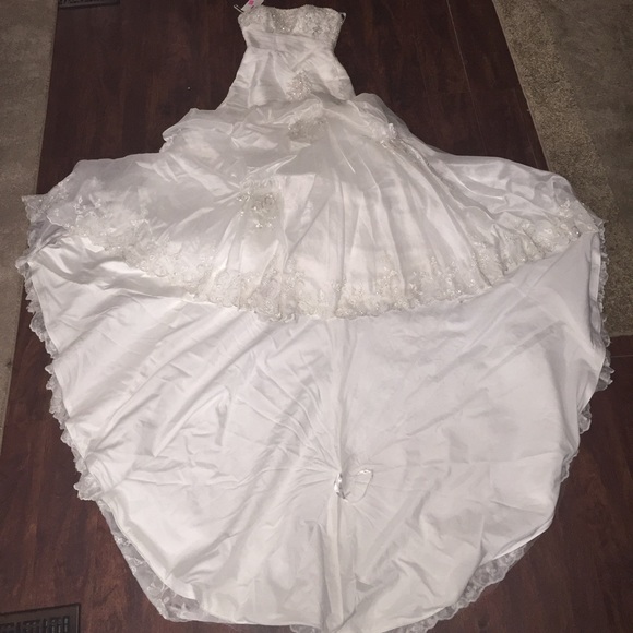 Wedding Dress - Picture 3 of 4