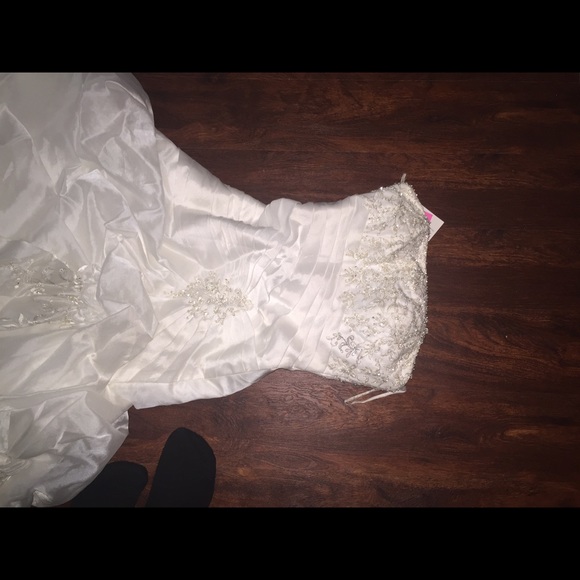 Wedding Dress - Picture 4 of 4