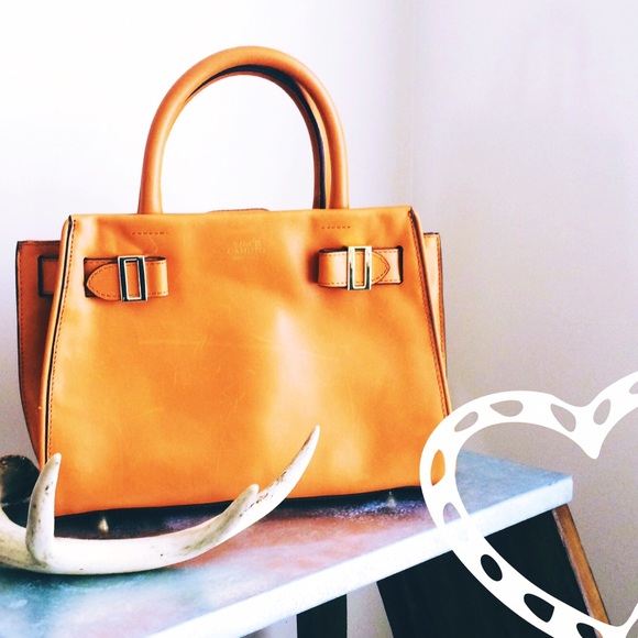 Vince Camuto Handbags - Vince Camuto Camel Leather Tote