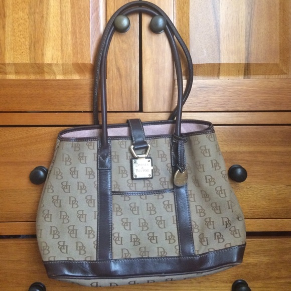 Dooney & Bourke shoulder bag - Picture 1 of 3