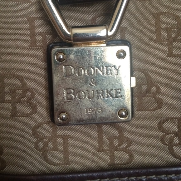 Dooney & Bourke shoulder bag - Picture 2 of 3