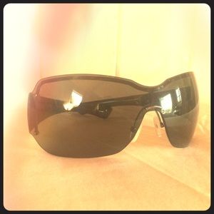 Just in time for ski season! Fabulous Guccis!