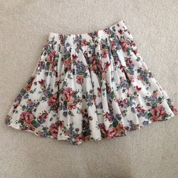 floral brandy melville skirt!