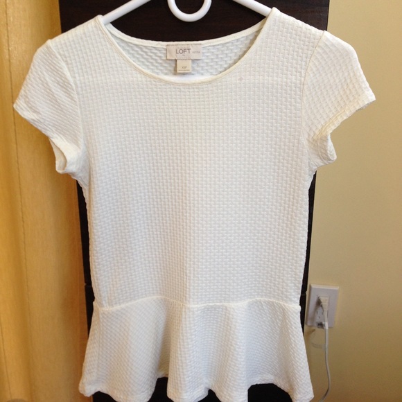 LOFT petite white peplum stretch top 😍