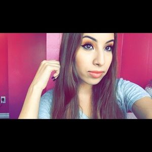 Meet your Posher, Valeria