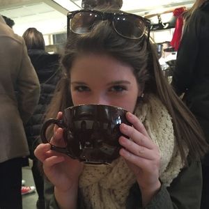 Meet your Posher, Alyssa