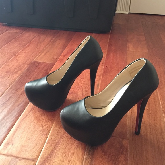 Platform heels red bottom NOT LOUBOUTIN