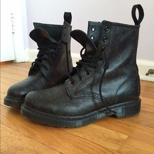 Dr. Martens Classic Boots 1460 Black Floral size 9