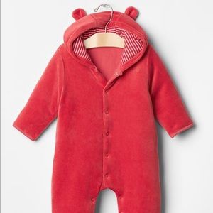 New! Gap Velour Bear footed Romper/ new - 6/12mnth